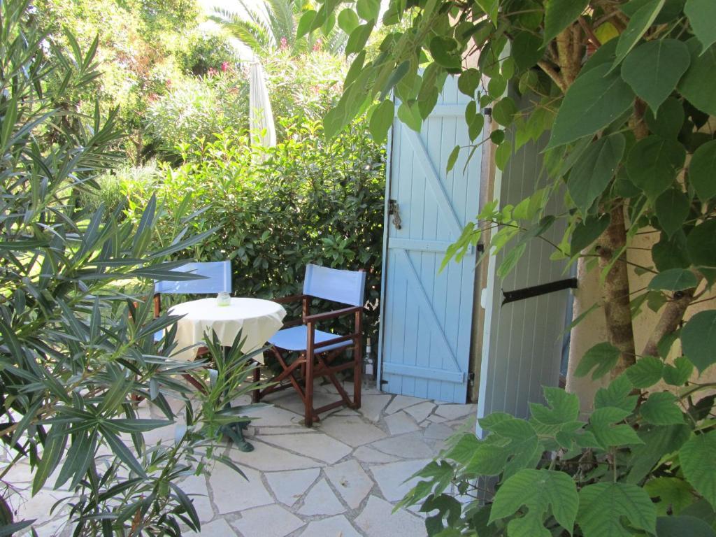 Le Mas Shabanou Bed and Breakfast Roquefort-les-Pins Rum bild