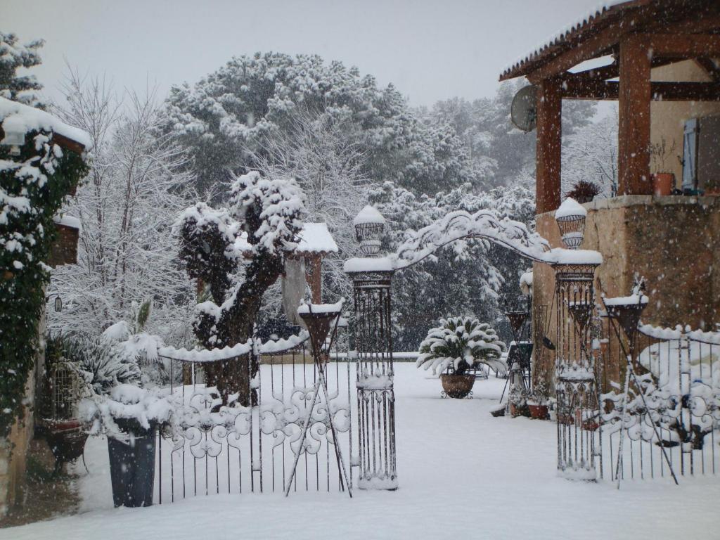 Le Mas Shabanou Bed and Breakfast Roquefort-les-Pins Exteriör bild