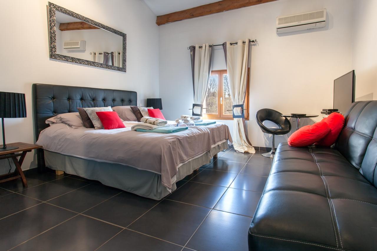 Le Mas Shabanou Bed and Breakfast Roquefort-les-Pins Exteriör bild